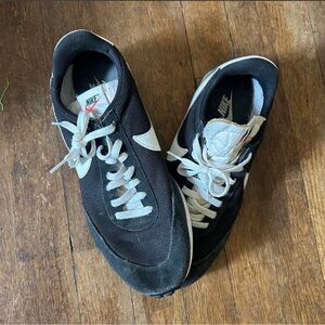 Nike Men's Classic Black and White Sneakers